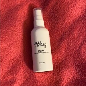 Matte setting spray